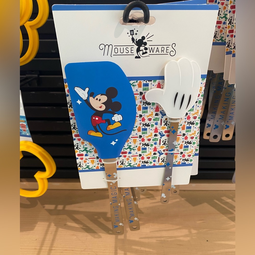 Disney resorts Mickey Mouse Mouse Wares spatula set BNWT
